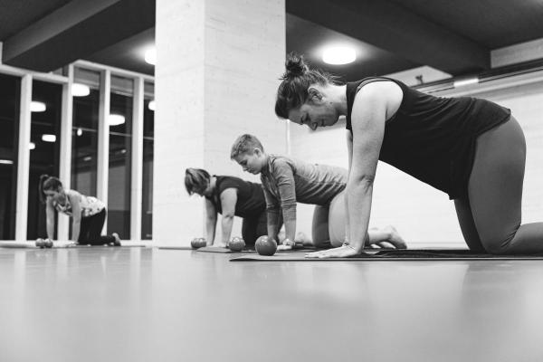 Rückbildungs-Pilates mit Simone Jungi im Kraftakt SportHub Stettlen bei Bern